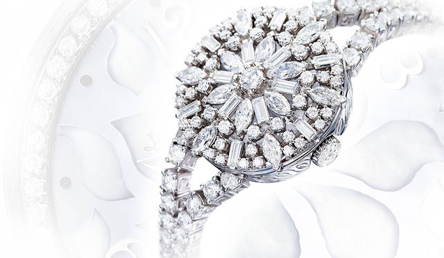 <strong>ランデヴー・アイビー・シークレット</strong><br />ケース｜18Kホワイトゴールド（304個、計11.9カラットのダイヤモンドをセッティング）<br />直径｜24mm<br />厚さ｜9.85mm<br />ムーブメント｜手巻き（Cal.846/1）<br />パワーリザーブ｜約38時間<br />機能｜文字盤が隠せるシークレットウォッチ<br />防水｜3気圧<br />発売時期｜未定<br />価格｜参考商品（日本未入荷）