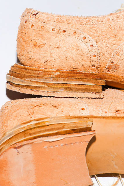 <strong>H? Katsukawa from Tokyo｜エイチ カツカワ フロム トウキョウ</strong><br />「JAPAN靴博2015」に出展されるオリジナル素材のニベ革「土に還る靴」