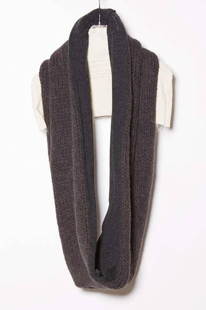 <strong>CHUNGKAWAI｜チャンカワイ</strong><br />2015-16年秋冬コレクション　スヌード3万240円