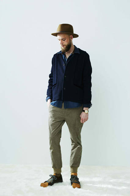 <strong>Enharmonic TAVERN｜エンハーモニック・タヴァーン</strong><br /><strong>2015-16年 秋冬コレクション</strong>　ハット1万6200円、カーディガン2万3760円、シャツ2万5920円、パンツ2万4840円