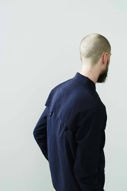 <strong>Enharmonic TAVERN｜エンハーモニック・タヴァーン</strong><br /><strong>2015-16年 秋冬コレクション</strong>　ブルゾン4万9680円、シャツ1万9440円、パンツ2万4840円