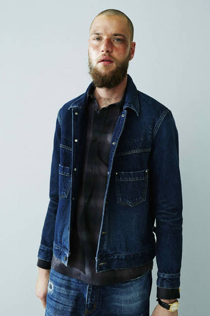 <strong>Enharmonic TAVERN｜エンハーモニック・タヴァーン</strong><br /><strong>2015-16年 秋冬コレクション</strong>　シャツ2万3760円、パンツ2万9160円