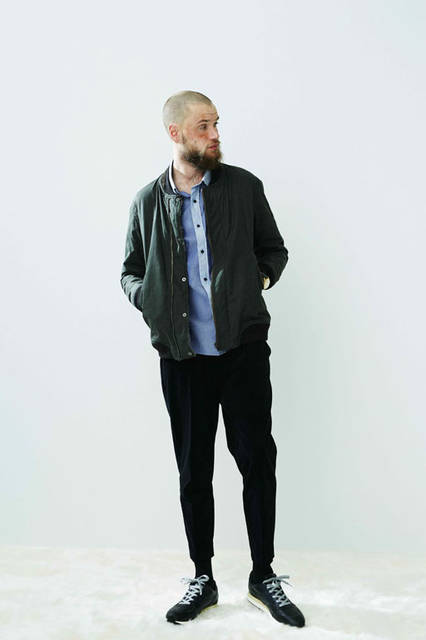 <strong>Enharmonic TAVERN｜エンハーモニック・タヴァーン</strong><br /><strong>2015-16年 秋冬コレクション</strong>　ジャケット3万3480円、シャツ2万3760円、パンツ2万9700円