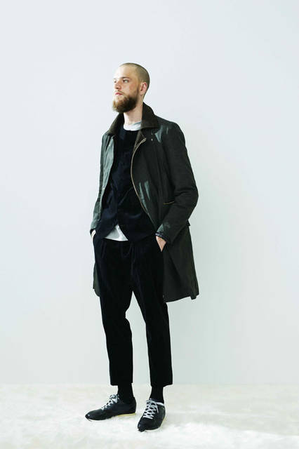 <strong>Enharmonic TAVERN｜エンハーモニック・タヴァーン</strong><br /><strong>2015-16年 秋冬コレクション</strong>　キャップ8640円、ブルゾン8万5320円、カーディガン2万3760円、パンツ3万6720円