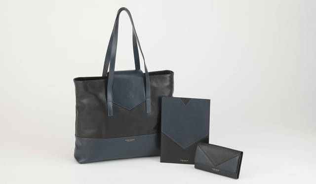 <strong>GLOBE-TROTTER｜グローブ・トロッター</strong><br />「Miss Moneypenny（ミス・マネーペニー）」コレクション　iPadケース 6万4800円、パース 7万5600円、トートバッグ 19万4400円