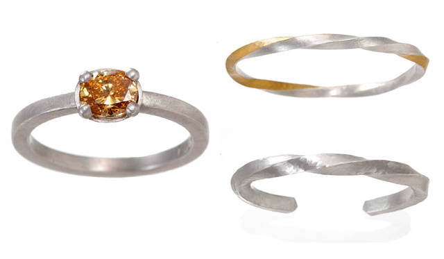 <strong>BARNEYS NEW YORK｜バーニーズ　ニューヨーク</strong><br />「Personal Appearance at Barneys New York：MALCOLM BETTS」　左／リング110万1600円、右上／バングル43万920円、右下／バングル43万9200円