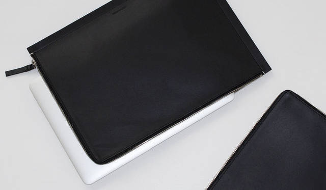 メンズコレクション　Macbook Air Sleeve 13inch 4万8600円、11inch 4万4280円