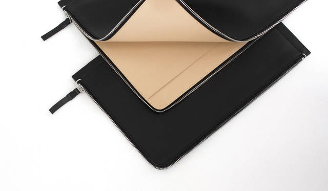 メンズコレクション　Macbook Air Sleeve 13inch 4万8600円、11inch 4万4280円