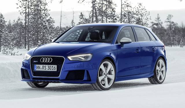 写真のモデルは本国仕様