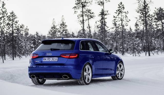 写真のモデルは本国仕様