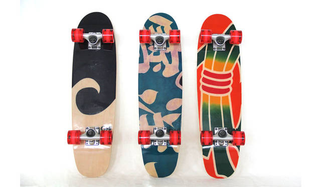 <strong>URBAN RESEARCH｜アーバンリサーチ</strong><br />アーバンリサーチ、ビームス、Yahoo! JAPANの3社共同企画 ポップアップショップ「TOHOKU WITH LOVE」　「URBAN RESEARCH JAPAN MADE×Alexander Lee Chang×FUNADE」スケートボード（コンプリート） 3万2400円