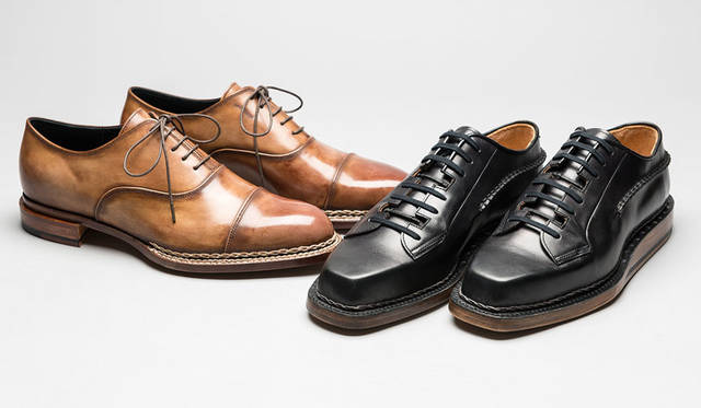<strong>ISETAN MEN’S｜イセタンメンズ</strong><br />伊勢丹新宿店メンズ館地下1階＝紳士靴売場「JAPAN靴博2015」　左／「MIHARAYASUHIRO」モデル「ストレートチップ」（サイズ26.5cm）、右／「Makoto Taguchi」モデル「Extreme Leather Shoes Low」（価格はともに未定）