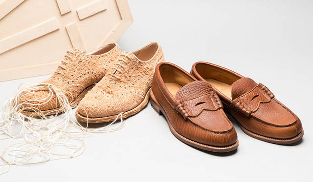 <strong>ISETAN MEN’S｜イセタンメンズ</strong><br />伊勢丹新宿店メンズ館地下1階＝紳士靴売場「JAPAN靴博2015」　左／「H? Katsukawa From Tokyo」モデル名「return to the soil」（サイズ7／25cm）、右／「REGAL」モデル「155S ローファー」（サイズ24～27cm）（価格はともに未定）
