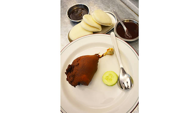 これが「Duck Bao - Twice cooked duck」。人数によってはハーフサイズをオーダーすることもできる