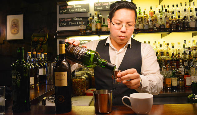 アードベッグを使ったオリジナルのホットカクテルをオーダー