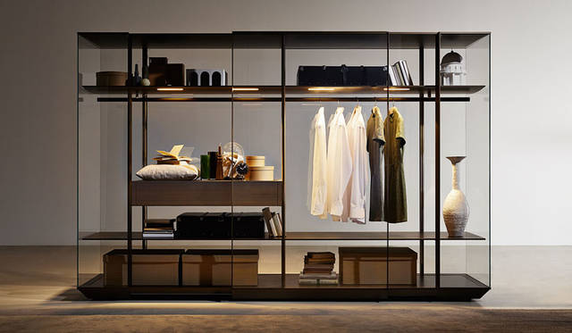 「KRISTAL（クリスタル）」 Design：Dante Bonuccelli（ダンテ・ボヌッチェッリ）　うつくしい三次元の透明感をもつキャビネット「KRISTAL」471万3120円～