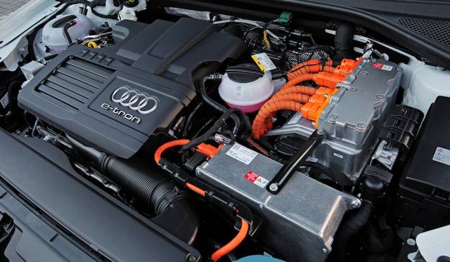 最高出力110 kW（150 ps）、最大トルク｜250 Nm（25.5 kgm）を発生する1.4TFSIガソリンエンジンに、80 kW（109 ps）と330Nm（33.7 kgm）を発揮するモーターを組み合わせ、システム総合では最高出力150 kW（204 ps）、最大トルク350 Nmに達する