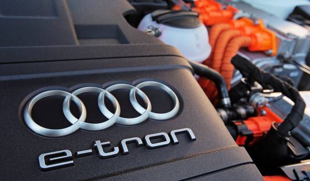 最高出力110 kW（150 ps）、最大トルク｜250 Nm（25.5 kgm）を発生する1.4TFSIガソリンエンジンに、80 kW（109 ps）と330Nm（33.7 kgm）を発揮するモーターを組み合わせ、システム総合では最高出力150 kW（204 ps）、最大トルク350 Nmに達する