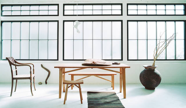 <strong>IDÉE｜イデー</strong><br />イデー新作家具展示会「“New Paysan”IDÉE New Furniture Exhibtion 2015AW」　世界の3大銘木の一つに数えられるチーク無垢材を使用した家具シリーズ「BOSQUET（ボスケ）」シリーズ