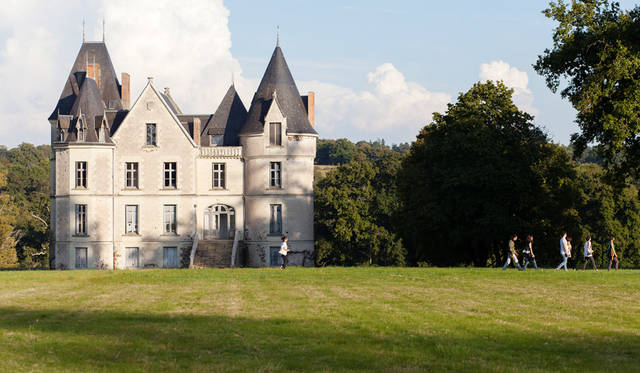 ５０周年を記念して、世界で活躍する若手の建築家やデザイナー７人を招へいしたワークショップ『Rethink the Modular』の舞台となった、フランス・ボアブッシェ（Domaine de Boisbuchet）