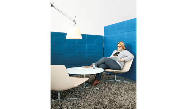 カラー｜ライトグレー、アントラサイト、バサルトグレー、グリーングレー、ブルー、グリーン、イエロー　タイプ｜自立型、デスクトップ式の2種　サイズ｜250ｘ350ｍｍ、750ｘ350ｍｍの2種（ともにUSMハラーと互換利用可能）