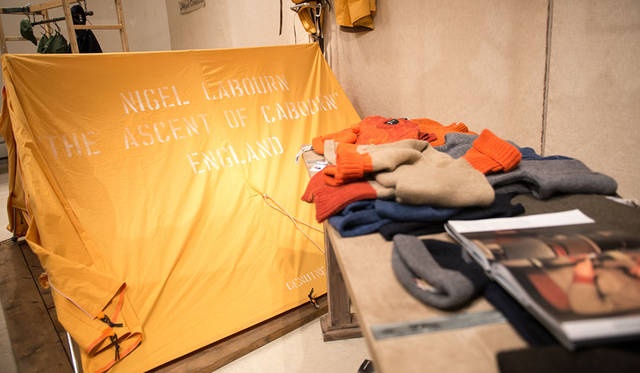 <strong>Nigel Cabourn｜ナイジェル・ケーボン</strong><br />2015-16年秋冬コレクション「THE TRANS-ANTARCTIC EXPEDITION & ROYAL AIRFORCE」展示会場にて