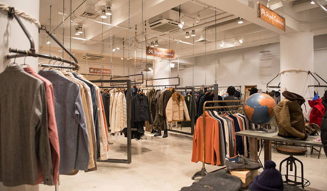 <strong>Nigel Cabourn｜ナイジェル・ケーボン</strong><br />2015-16年秋冬コレクション「THE TRANS-ANTARCTIC EXPEDITION & ROYAL AIRFORCE」展示会場にて