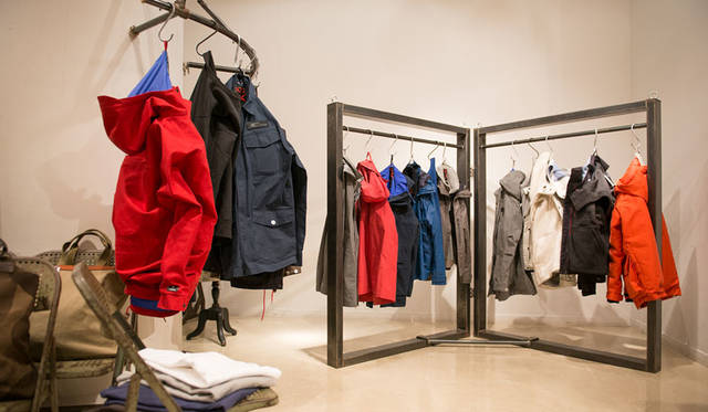 <strong>Nigel Cabourn｜ナイジェル・ケーボン</strong><br />2015-16年秋冬コレクション展示会場にて　プレミアムアウターウェアブランド「K 100（ケイワンハンドレッド）」