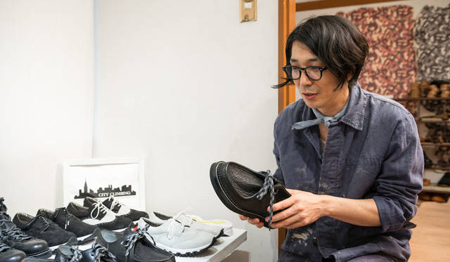 <strong>H? Katsukawa from Tokyo｜エイチ カツカワ フロム トウキョウ</strong><br />シューズデザイナー勝川永一氏
