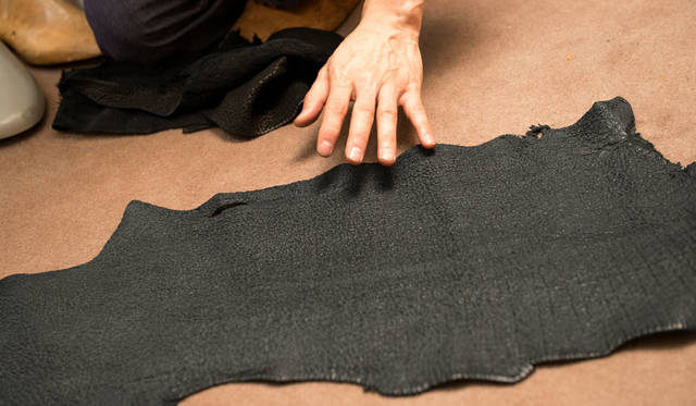 <strong>H? Katsukawa from Tokyo｜エイチ カツカワ フロム トウキョウ</strong><br />「CLIMBING」チロリアンシューズ“シャークスキン”原皮