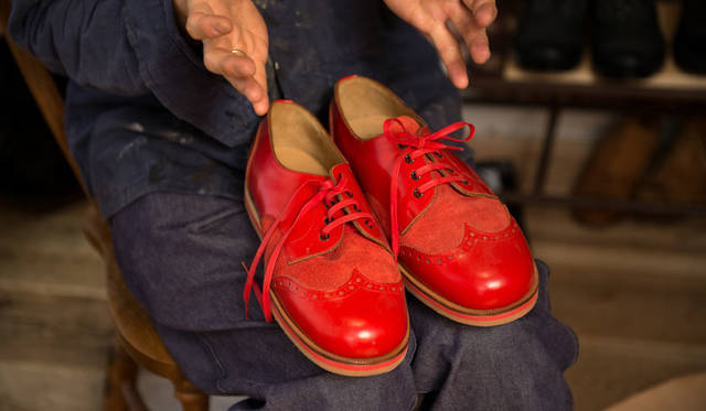 <strong>H? Katsukawa from Tokyo｜エイチ カツカワ フロム トウキョウ</strong><br />勝川さんがデザインし、世に送り出した“左右対称の靴”