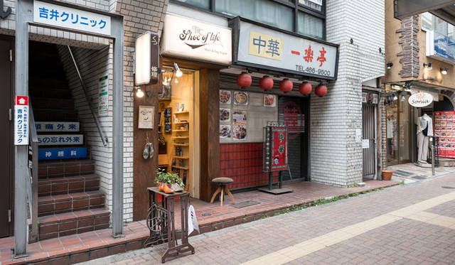 <strong>H? Katsukawa from Tokyo｜エイチ カツカワ フロム トウキョウ</strong><br />靴とバッグ修理のライフタイルショップ「THE SHOE OF LIFE（シュー オブ ライフ）」