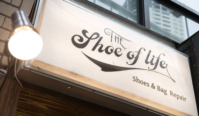 <strong>H? Katsukawa from Tokyo｜エイチ カツカワ フロム トウキョウ</strong><br />靴とバッグ修理のライフタイルショップ「THE SHOE OF LIFE（シュー オブ ライフ）」