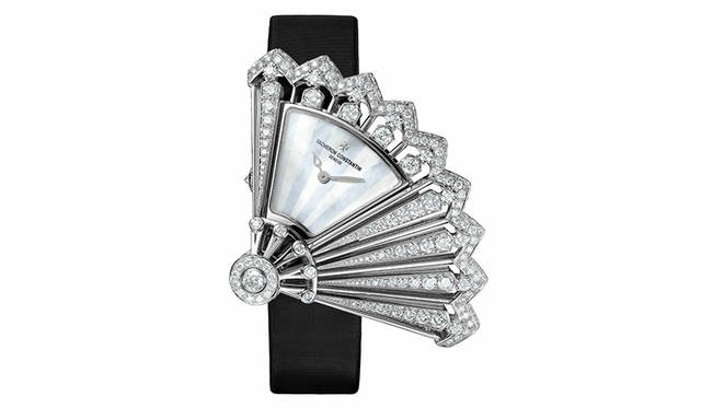 <strong>ウール・クレアティブ・ウール・ディスクレット</strong><br />ケース｜18Kホワイトゴールド（285個のラウンドカットダイヤモンドをパヴェセッティング）<br />サイズ｜縦48☓横36.6☓厚さ9mm<br />ムーブメント｜手巻き（Cal.1055）<br />振動数｜2万1600振動／時<br />パワーリザーブ｜約40時間<br />防水｜3気圧防水<br />機能｜シークレットウォッチ<br />発売時期｜2015年10月（日本入荷未定）<br />価格｜2017万5000円（税別）