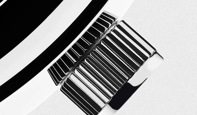 <strong>Reference 57260</strong><br />ケース｜18Kホワイトゴールド<br />直径｜98mm<br />厚さ｜50.55mm<br />ムーブメント｜手巻き（Cal.3750）<br />振動数｜1万8000振動／時<br />パワーリザーブ｜約60時間<br />機能｜レギュレータータイプの時・分・秒表示。球体ヒゲゼンマイを備えたアーミラリ天球儀トゥールビヨン・レギュレーター。3軸トゥールビヨン。12時間式の第２時間帯表示（時・分）。世界24都市のワールドタイム表示。12時間式ワールドタイムの昼夜表示。グレゴリオ暦永久カレンダー。グレゴリオ暦曜日表示。グレゴリオ暦月表示。グレゴリオ暦レトログラード日付表示。閏年表示。曜日番号の表示（ISO8601カレンダー）。その年における週番号表示（ISO8601カレンダー）。19年周期のユダヤ暦カレンダー。ヘブライ語曜日名。ヘブライ語月名。ヘブライ語日付表示。ヘブライ語セキュラーカレンダー。ヘブライ語世紀、10年、年表示。ユダヤ暦年の月数表示（12カ月または13カ月）。19年周期のゴールデンナンバー表示。太陽針による季節、春分・秋分、夏至・冬至、12星座表示。天文表示（オーナーの居住地で調整）。恒星時。恒星分。日出時刻表示（オーナーの居住地で調整）。日入時刻表示（オーナーの居住地で調整）。均時差。昼の長さ（オーナーの居住地で調整）。夜の長さ（オーナーの居住地で調整）。月相・月齢表示（1027年調整不要）。ヨム・キプール（ユダヤ教の贖罪の日）日付表示。レトログラード1/5秒クロノグラフ（コラムホイール1個）。レトログラード1/5秒スプリットセコンド・クロノグラフ（コラムホイール１個）。12時間積算計（コラムホイール１個）。60分積算計。シングルゴング＆ハンマーストライキング・アラーム。アラーム・ストライキング／サイレンス切り替え表示。ノーマルアラーム／カリヨン・ストライキング・アラーム選択表示。カリヨン・ストライキング機能と連結したアラーム機能。グラン・ソヌリ／プチ・ソヌリの選択が可能なアラームストライキング機能。アラーム・パワーリザーブ表示。5個のチャイムと5個のハンマーによるカリヨン・ウエストミンスターチャイム。グラン・ソヌリ・パッシングストライク。プチ・ソヌリ・パッシングストライク。ミニット・リピーター。ナイトサイレンス機能。完全に巻き上げられた状態で香箱を外すシステム。グラン・ソヌリ／プチ・ソヌリ・モード表示。サイレント／ストライキング／ナイト・モード表示。時間輪列用パワーリザーブ表示。ストライキング輪列用パワーリザーブ表示。巻き上げリューズポジション表示。ストライキングロック表示。二重香箱用巻き上げシステム。2位置・2方向の針合わせシステム。アラーム機能用埋め込み式巻き上げリューズ<br />限定数｜1本（アトリエ・キャビノティエによるオーダーメイド）<br />価格｜非公開<br />