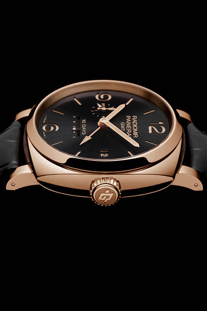 PANERAI PAM00624 RADIOMIR 1940 10 DAYS GMT AUTOMATIC ORO ROSSO 45mm|パネライ ラジオミール 1940 10デイズ GMT オートマティック オロロッソ 45mm <strong>ラジオミール 1940テンデイズ GMT オートマティック オロロッソ-45mm</strong><br />ケース|レッドゴールド<br />直径|45mm<br />ムーブメント|自動巻き(Cal.P.2003/10)<br />振動数|2万8800振動/時<br />パワーリザーブ|約240時間(約10日間)<br />防水|5気圧<br />機能|ロングパワーリザーブ、昼夜表示付きGMT機構、秒針ゼロリセット機構<br />発売時期|2015年冬予定