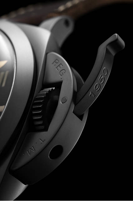 PANERAI PAM00629 LUMINOR 1950 3 DAYS TITANIO DLC 47mm|パネライ ルミノール1950 スリーデイズ チタニオ DLC 47mm <strong>ルミノール 1950 スリーデイズ チタニオ DLC-47mm</strong><br />ケース|ブラックDLCコーティングチタン<br />直径|47mm<br />ムーブメント|手巻き(Cal.P.3000)<br />振動数|2万1600振動/時<br />パワーリザーブ|約72時間<br />防水|10気圧<br />機能|アワージャンプ機構<br />発売予定|2015年冬