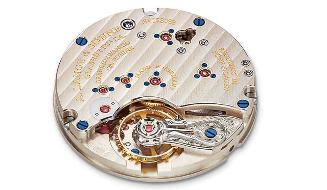 <strong>1815“F.A.ランゲ生誕200周年エディション”</strong><br />ケース｜ハニーカラーゴールド<br />直径｜40mm<br />厚さ｜8.8mm<br />ムーブメント｜手巻き（Cal.L051.1）<br />振動数｜2万1600振動／時<br />パワーリザーブ｜約55時間<br />防水｜3気圧<br />限定本数｜世界限定200本<br />発売中<br />価格｜364万円