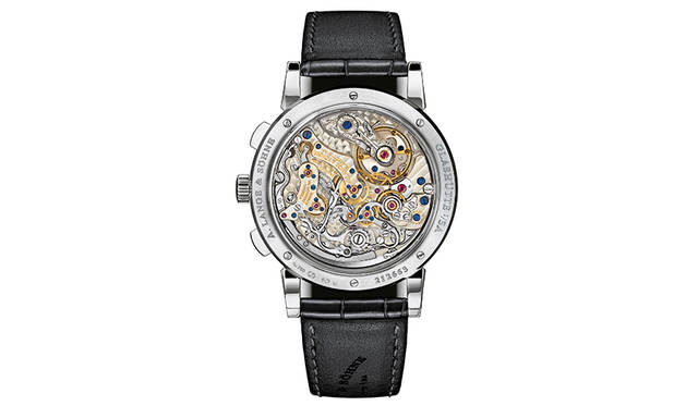 <strong>1815 クロノグラフ</strong><br />ケース｜ホワイトゴールド<br />直径｜39.5mm<br />厚さ｜11mm<br />ムーブメント｜手巻き（Cal.L951.5）<br />振動数｜1万8000振動／時<br />パワーリザーブ｜約60時間<br />防水｜3気圧<br />機能｜パルスメーター、コラムホイール式フライバック・クロノグラフ、プレシジョン・ジャンピング・ミニッツカウンター<br />発売中（ブティック限定）<br />価格｜512万円