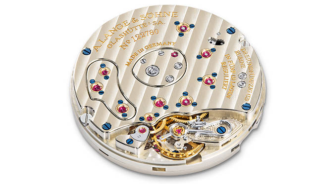 <strong>リトル・ランゲ1</strong><br />ケース｜ピンクゴールド、ホワイトゴールド<br />直径｜36.1mm<br />厚さ｜10mm<br />ムーブメント｜手巻き（Cal.L901.4）<br />振動数｜2万1600振動／時<br />パワーリザーブ｜約72時間<br />防水｜3気圧<br />機能｜アウトサイズデイト、パワーリザーブ表示、ストップセコンド機能<br />発売中<br />価格｜365万円（ピンクゴールド）、376万円（ホワイトゴールド）