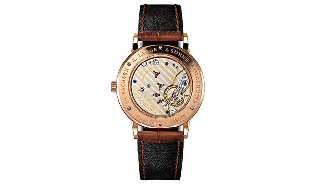 <strong>サクソニア</strong><br />ケース｜ピンクゴールド、ホワイトゴールド<br />直径｜37mm<br />厚さ｜7.8mm<br />ムーブメント｜手巻き（Cal.L941.1）<br />振動数｜2万1600振動／時<br />パワーリザーブ｜約45時間<br />防水｜3気圧<br />機能｜ストップセコンド機能<br />発売中（ブティック限定）<br />価格｜200万円（ピンクゴールド）、211万円（ホワイトゴールド）