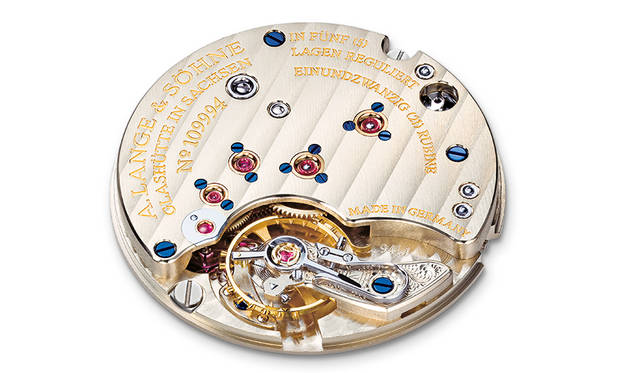 <strong>サクソニア</strong>ケース｜ピンクゴールド、ホワイトゴールド直径｜37mm厚さ｜7.8mmムーブメント｜手巻き（Cal.L941.1）振動数｜2万1600振動／時パワーリザーブ｜約45時間防水｜3気圧機能｜ストップセコンド機能発売中（ブティック限定）価格｜200万円（ピンクゴールド）、211万円（ホワイトゴールド）