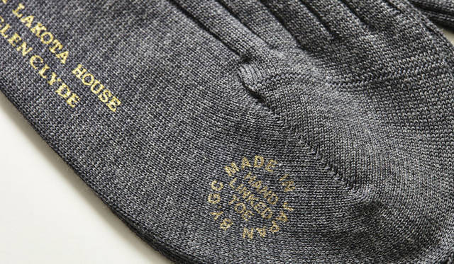 <strong>LAKOTA｜ラコタ</strong><br />「ラコタハウス×グレンクライド」ソックス　コットン ドレス リブ ソックス（LHK-004 / BLACK、CHARCOAL GREY）各3456円