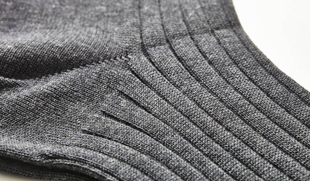 <strong>LAKOTA｜ラコタ</strong><br />「ラコタハウス×グレンクライド」ソックス　コットン ドレス リブ ソックス（LHK-004 / BLACK、CHARCOAL GREY）各3456円