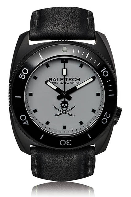 <strong>WRV S ハイブリッド ブラック パイレーツ シャドウ</strong><br />ケース｜ブラックPVD加工ステンレススチール<br />直径｜43.8mm<br />ムーブメント｜ローター自己発電式クォーツ（Cal.ハイブリッドRTH002、150日間パワーリザーブ）<br />機能｜潜水時間を記録する逆回転防止式ベゼル<br />ストラップ｜バレニアカーフレザー<br />価格｜48万6000円