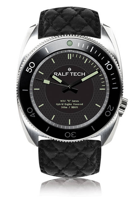 <strong>WRV A ハイブリッド エンジン</strong><br />ケース｜ステンレススチール<br />直径｜43.8mm<br />ムーブメント｜ローター自己発電式クォーツ（Cal.ハイブリッドRTH002、150日間パワーリザーブ）<br />機能｜潜水時間を記録する逆回転防止式ベゼル<br />ストラップ｜バレニアカーフレザー<br />価格｜■■万■■円