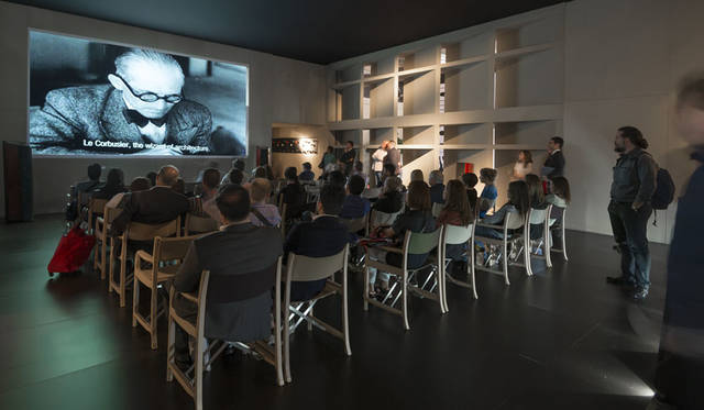 「Teatro Cassina（テアトロ カッシーナ）」特別上映ブース　今年4月のミラノサローネで発表されたドキュメンタリー『ル・コルビュジエ没後50年－デザインの歴史を変えた出会いの物語』を日本語字幕付きで上映（約50分 繰り返し上映）