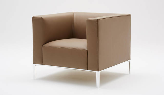 エグゼクティブなくつろぎを与えるソファ「GRAB（グラブ）」by ixc. edition