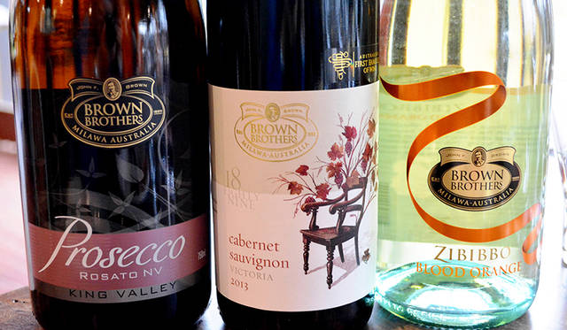 シャルドネ、シラーズ、カベルネにくわえ、イタリア系などおよそ30種類のブドウ品種を使用