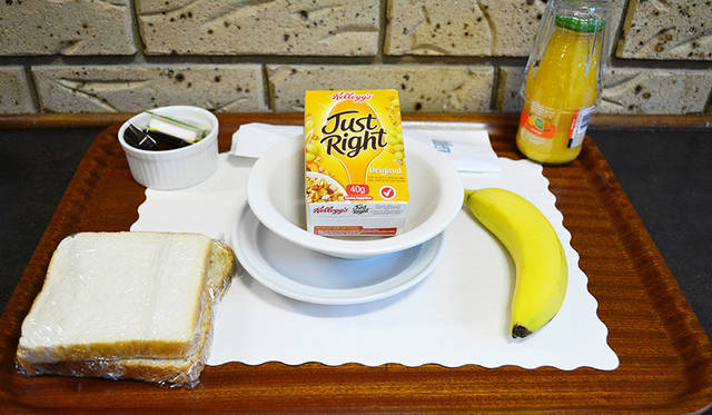 翌朝のチェックアウトが早いため、こんな朝食が部屋に。通常は温かい朝食を部屋へ届けてくれる